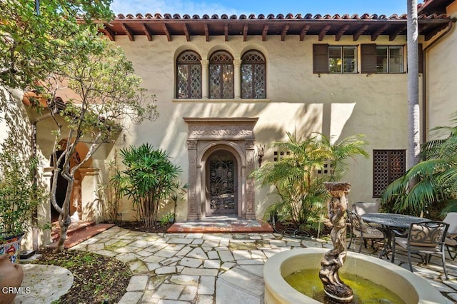 entrance to property with stucco siding