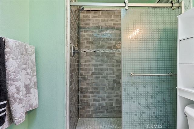 full bathroom featuring a stall shower