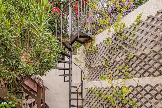 4558 Jessica Dr, Los Angeles, CA 90065 - exterior space with stucco siding