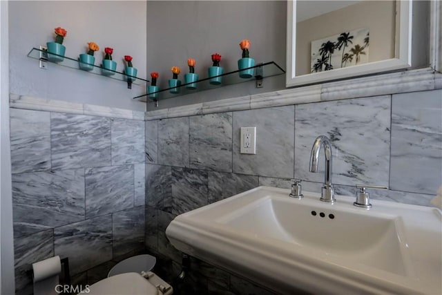 800 E Ocean Blvd Unit 1404, Long Beach, CA 90802 - bathroom featuring tile walls and wainscoting