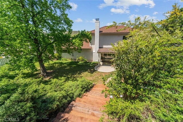 view of yard featuring a patio area