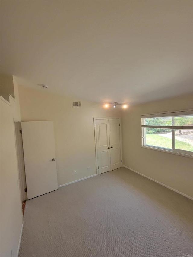 950 E Elder St, Fallbrook, CA 92028 - unfurnished room featuring light carpet and baseboards