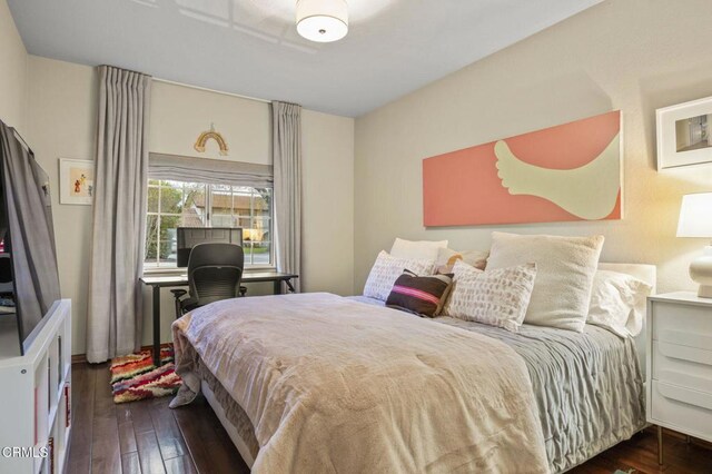 127 Fairway Ln, Ojai, CA 93023 - bedroom featuring dark wood-type flooring