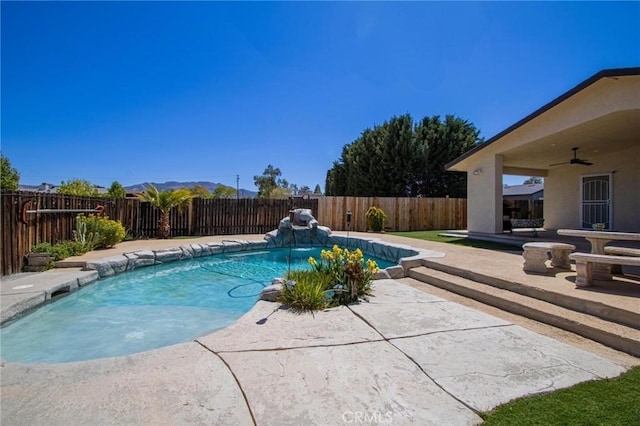 7469 Madera Ave, Hesperia, CA 92345 - view of swimming pool featuring a ceiling fan, a fenced in pool, a fenced backyard, and a patio