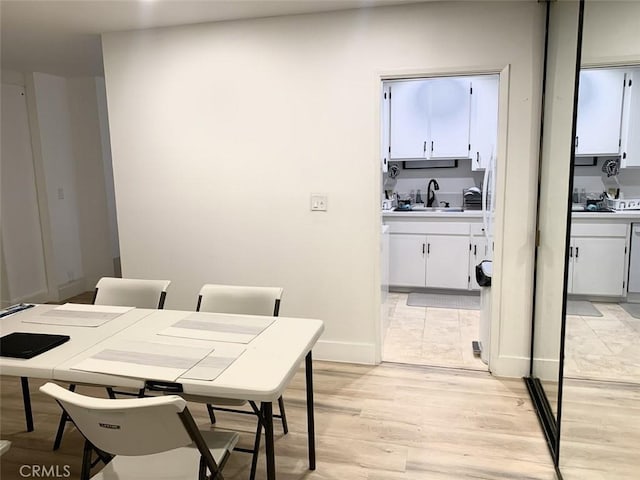 1250 S Beverly Glen Blvd Unit 205, Los Angeles, CA 90024 - dining area featuring light wood finished floors and baseboards