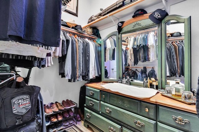 view of spacious closet