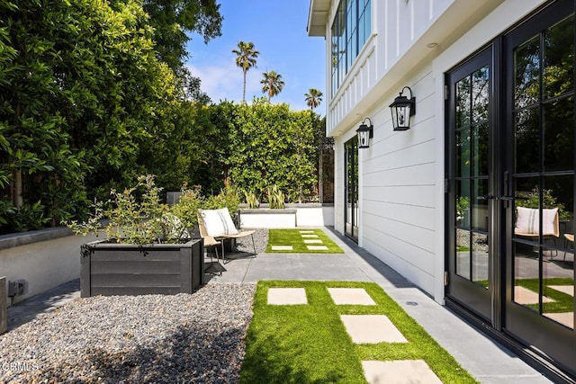 view of yard with a patio