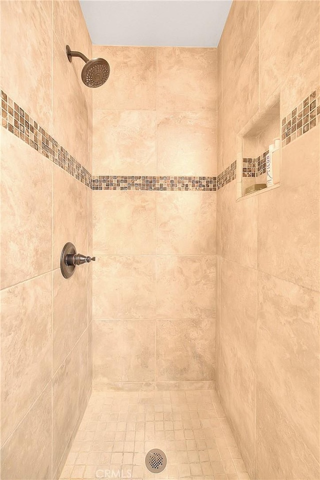 full bath featuring a tile shower