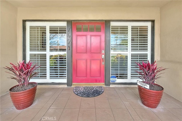 entrance to property with stucco siding
