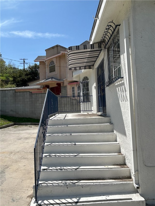 3391 Scarboro St, Los Angeles, CA 90065 - doorway to property with stucco siding