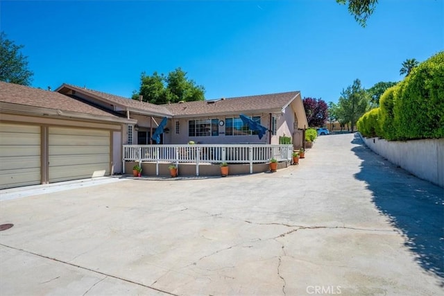 1040 Par Ave, Paso Robles, CA 93446 - ranch-style house featuring stucco siding and a porch