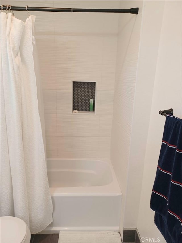 full bathroom with toilet and shower / bathtub combination with curtain
