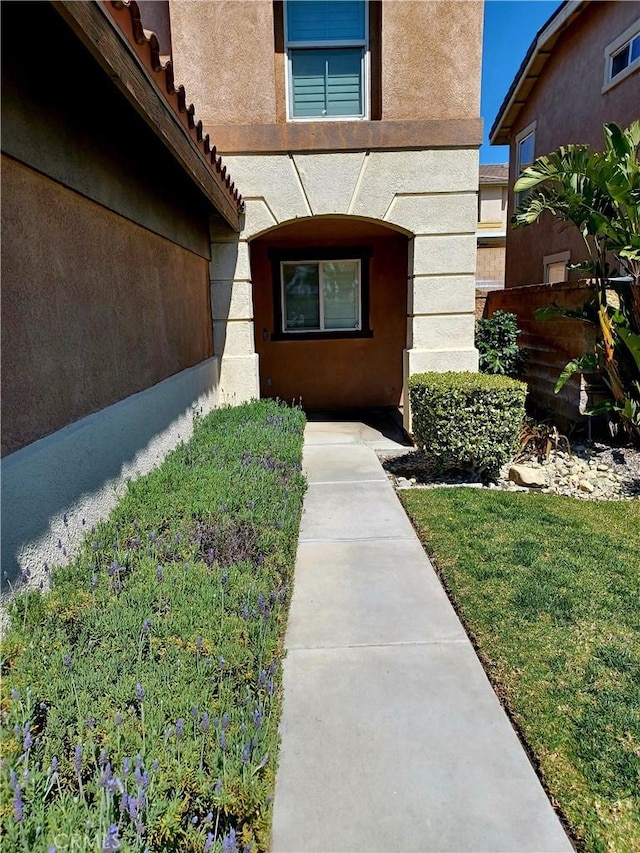 property entrance with stucco siding