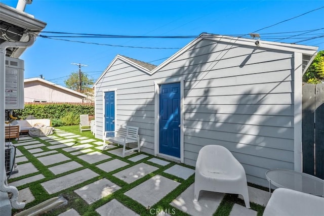 1727 W 59th Pl, Los Angeles, CA 90047 - view of outbuilding with an outdoor hangout area