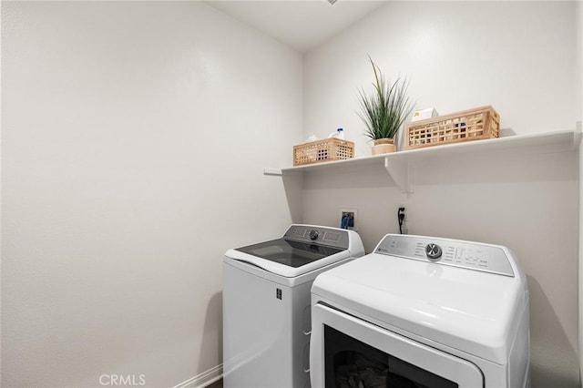 laundry room with washing machine and clothes dryer, laundry area, and baseboards