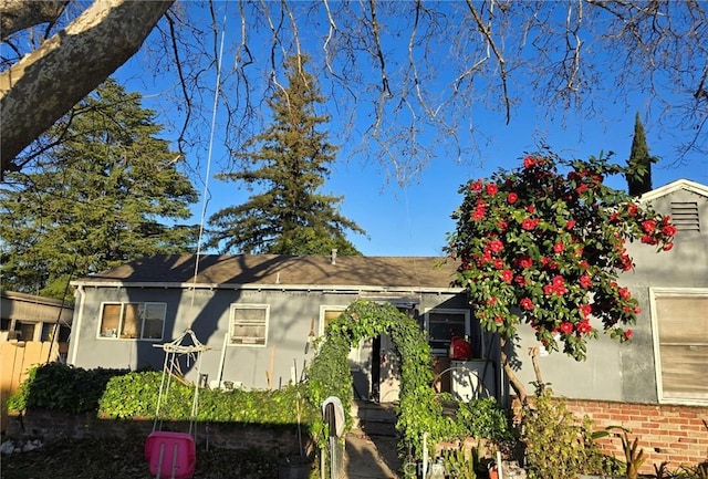 view of front facade with stucco siding