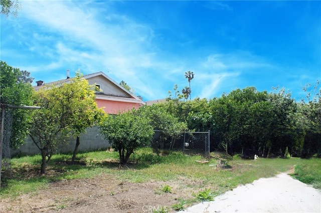 3724 W 105th St, Inglewood, CA 90303 - view of yard