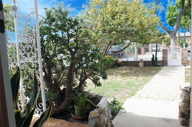 3724 W 105th St, Inglewood, CA 90303 - view of yard featuring a gate