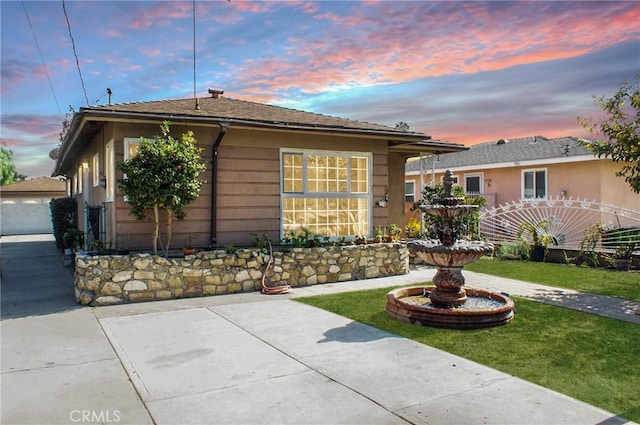 3724 W 105th St, Inglewood, CA 90303 - ranch-style home with a lawn