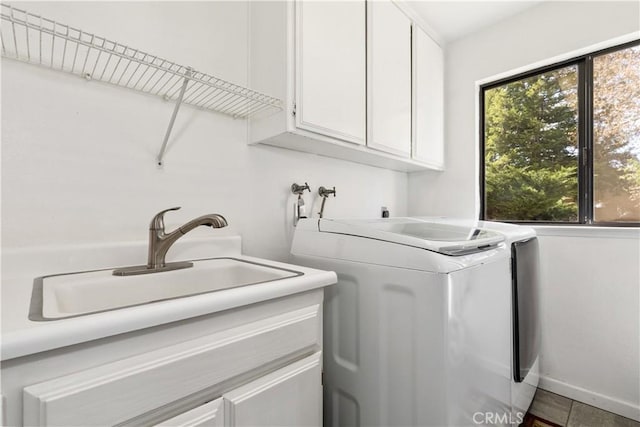 laundry room featuring a wealth of natural light, washer and dryer, cabinet space, and a sink