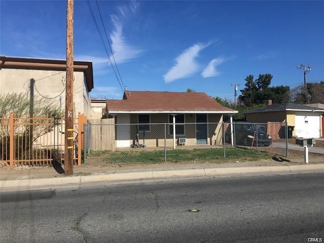 410 N San Jacinto St, Hemet, CA 92543 - view of front of home with a fenced front yard