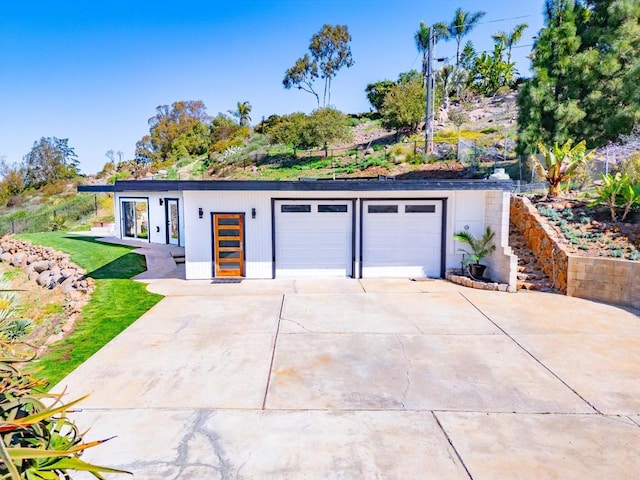 view of front of house featuring a front yard