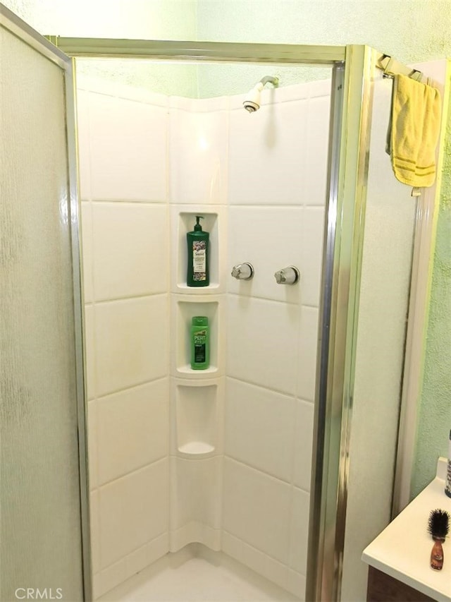 full bathroom featuring a shower stall
