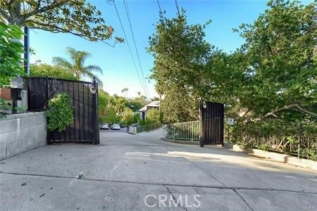 21651 Yucatan Ave, Woodland Hills, CA 91364 - view of gate