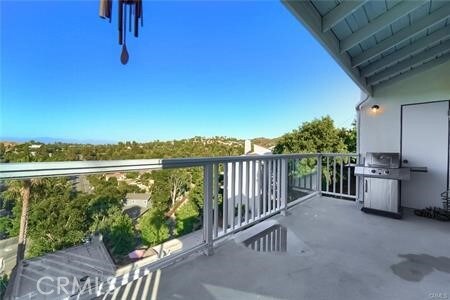 21651 Yucatan Ave, Woodland Hills, CA 91364 - balcony with grilling area
