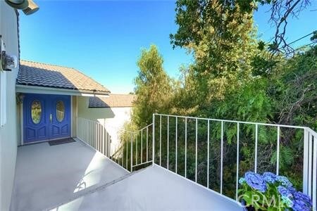 21651 Yucatan Ave, Woodland Hills, CA 91364 - view of balcony