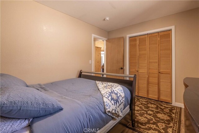196 Sunset Ln, Sugarloaf, CA 92386 - bedroom with wood finished floors, a closet, and baseboards