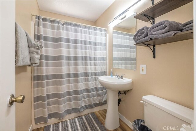 196 Sunset Ln, Sugarloaf, CA 92386 - full bathroom featuring toilet, wood finished floors, shower / bathtub combination with curtain, and a sink