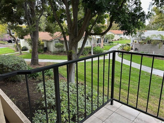 2370 Via Mariposa W Unit 1B, Laguna Woods, CA 92637 - balcony featuring a residential view