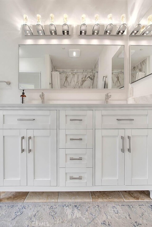 4018 W 5th St Unit J, Santa Ana, CA 92703 - full bath with a shower with curtain and vanity