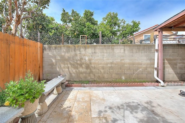 4018 W 5th St Unit J, Santa Ana, CA 92703 - view of patio / terrace featuring fence