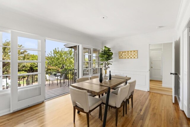 1451 Savoy Cir, San Diego, CA 92107 - dining area featuring crown molding and light wood-type flooring
