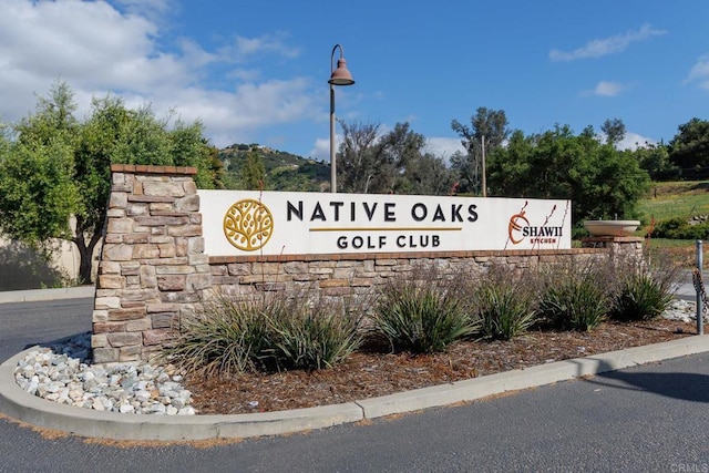 view of community / neighborhood sign