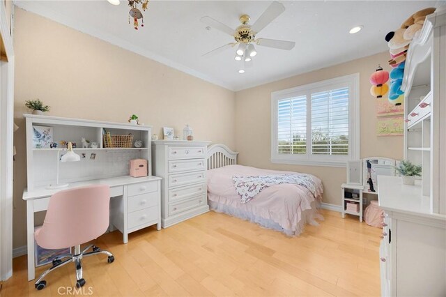 bedroom featuring crown molding, recessed lighting, a ceiling fan, and light wood-style floors