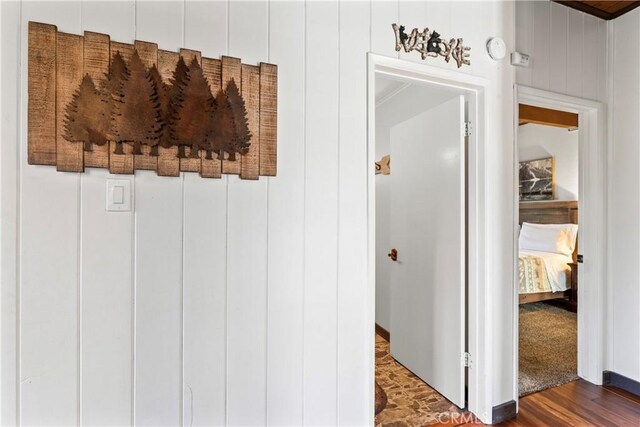 675 Grass Valley Rd, Lake Arrowhead, CA 92352 - hallway featuring wood finished floors