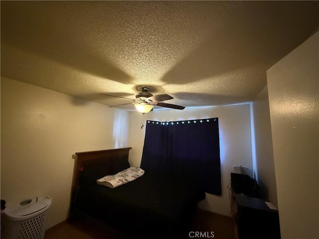 105 Orange Ave, Chowchilla, CA 93610 - bedroom featuring a textured ceiling and a ceiling fan