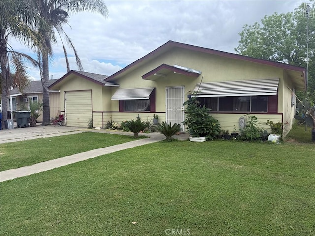 105 Orange Ave, Chowchilla, CA 93610 - view of front facade with a front yard, stucco siding, driveway, and an attached garage