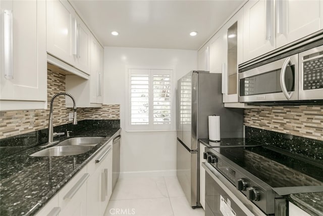 kitchen featuring a sink, white cabinets, baseboards, and appliances with stainless steel finishes