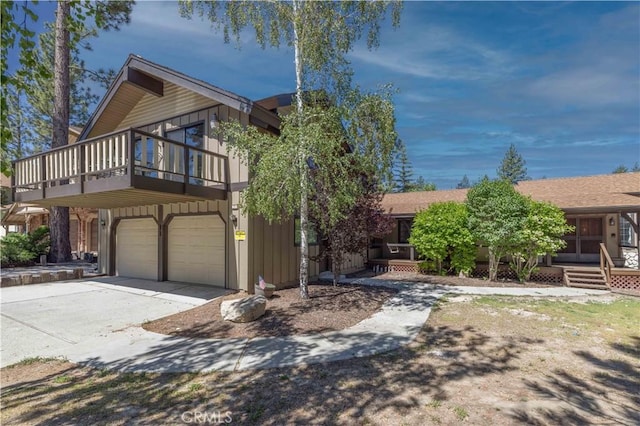 view of front of property with an attached garage and driveway