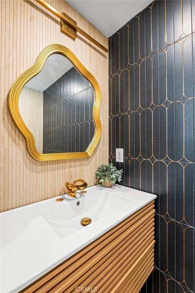 bathroom featuring a sink