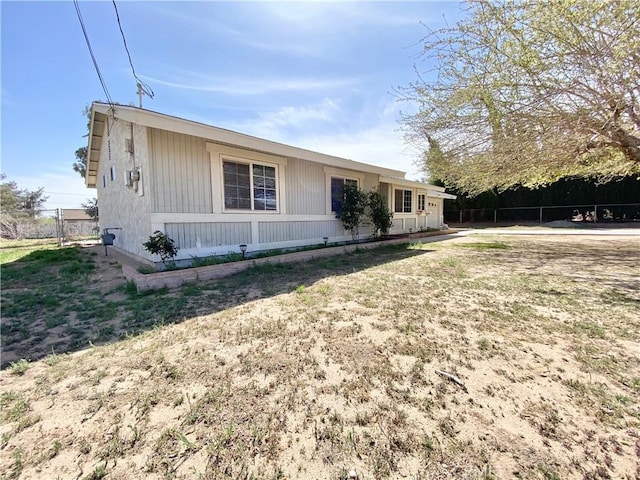11031 Victor Ave, Hesperia, CA 92345 - manufactured / mobile home with fence