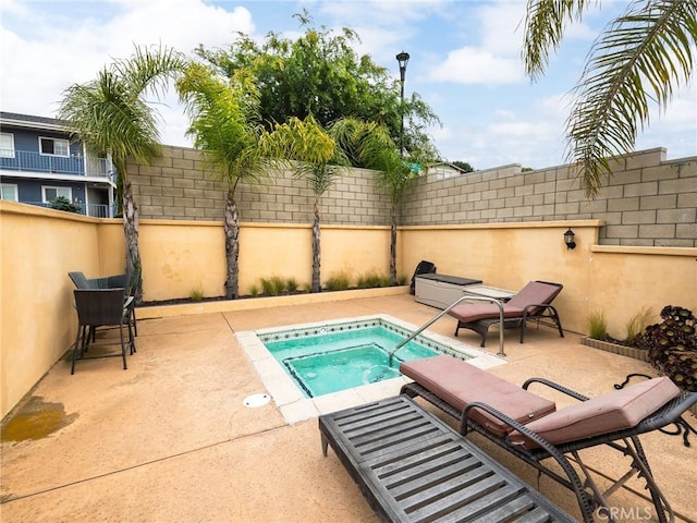 535 E Walnut Ave Unit A, El Segundo, CA 90245 - view of pool with an in-ground hot tub and a patio