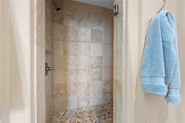 28 Surfspray Blf, Newport Coast, CA 92657 - bathroom featuring tiled shower
