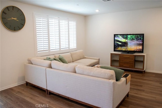 living room with recessed lighting, baseboards, dark wood-style floors, and visible vents