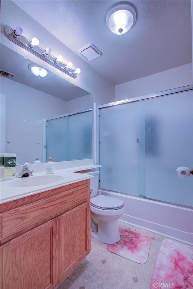 full bathroom with visible vents, toilet, vanity, and enclosed tub / shower combo