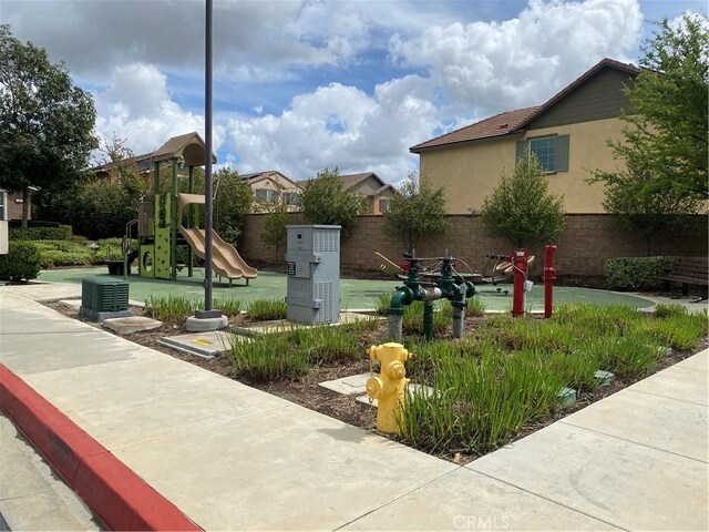 16001 Chase Rd Unit 59, Fontana, CA 92336 - community jungle gym with fence